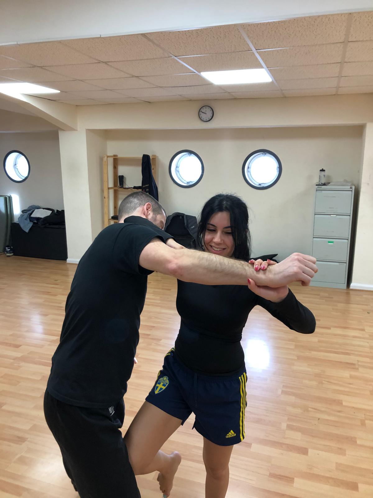 Roundhouse punch defence technique